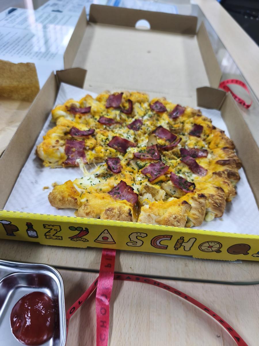당근마켓 책상: 피자스쿨 오지치즈포테이토 치즈바이트 피자 (Pizza School Aussie Cheese Potato)