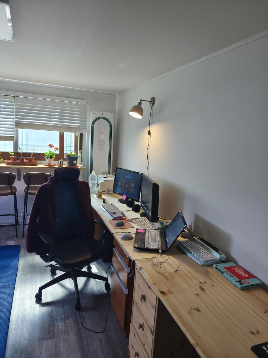 광대나물 효능: 동선이 편해진 2층 방 인테리어 (Efficient room layout for productivity)