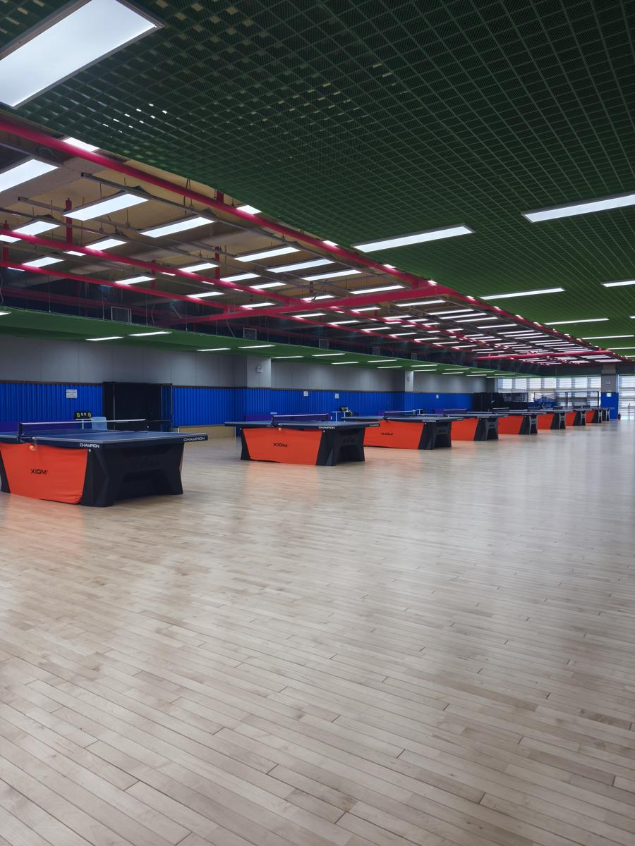 광양 성황스포츠센터 탁구장: 오전 10시, 대관한 듯 아무도 없는 쾌적한 탁구장 (10 AM, empty and pleasant table tennis room like it's rented out)