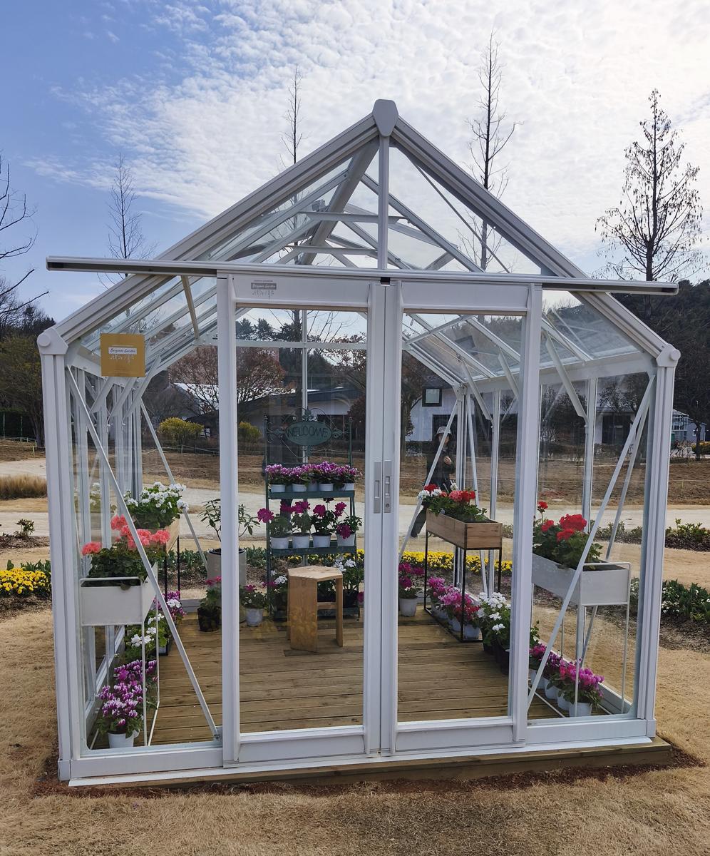 순천만국가정원 봄꽃: 올해 새롭게 단장하여 후끈한 열기를 내뿜는 온실 (The newly opened warm greenhouse this year)