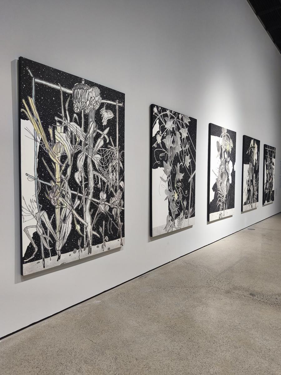 광양 전남도립미술관 전시: 아름다운 야생화를 캔버스에 담아낸 다채로운 그림 (Colorful painting capturing beautiful wildflowers on canvas)