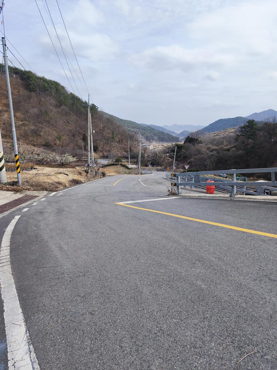 옥곡 국사봉랜드 산책 그리고 간식리뷰: 일출이 아름다운 산책로 입구 (Entrance to the trail with a beautiful sunrise)