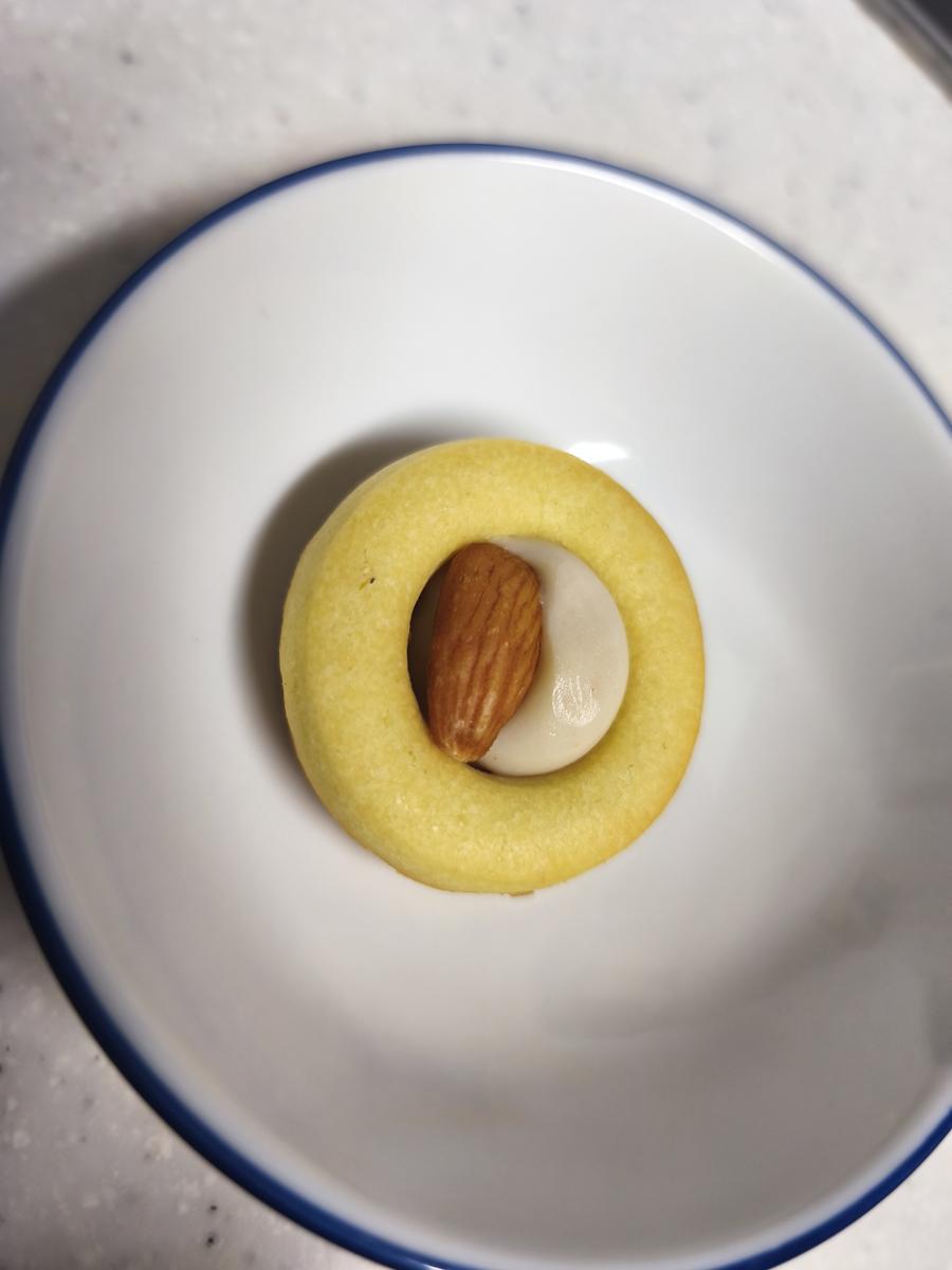 옥곡 국사봉랜드 산책 그리고 간식리뷰: 연유 크림과 아몬드의 완벽한 조화 (Perfect match of condensed milk cream and almond)